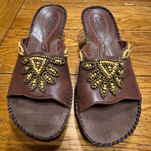 Clarks brown leather beaded women’s shoe size 7 in new condition.